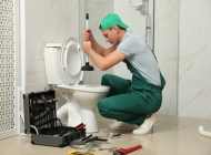Hướng dẫn cách thông bồn cầu bằng pittong chi tiết, hiệu quả