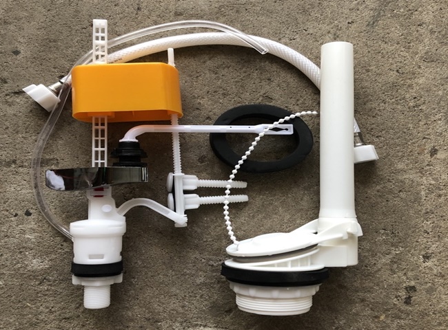 Tháo rời các bộ phận của van xả bồn cầu bị lỏng