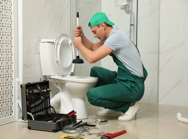 C&aacute;ch th&ocirc;ng bồn cầu bằng pittong hiệu quả nhất