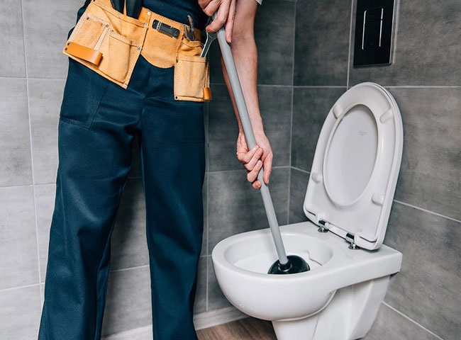 Thông bồn cầu quận 3 giá rẻ quy trình chuyên nghiệp, đạt chuẩn an toàn