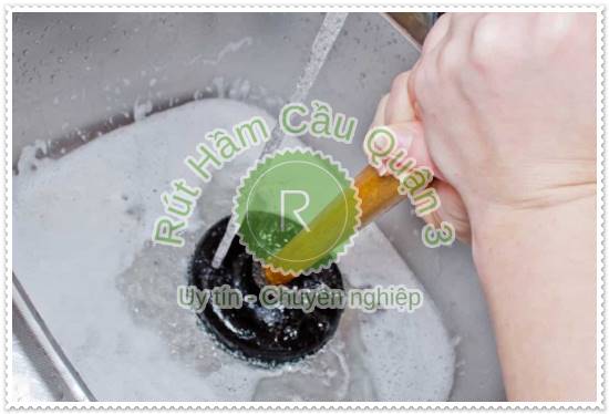 t&aacute;c dụng của c&aacute;ch th&ocirc;ng cống bằng nước rửa ch&eacute;n
